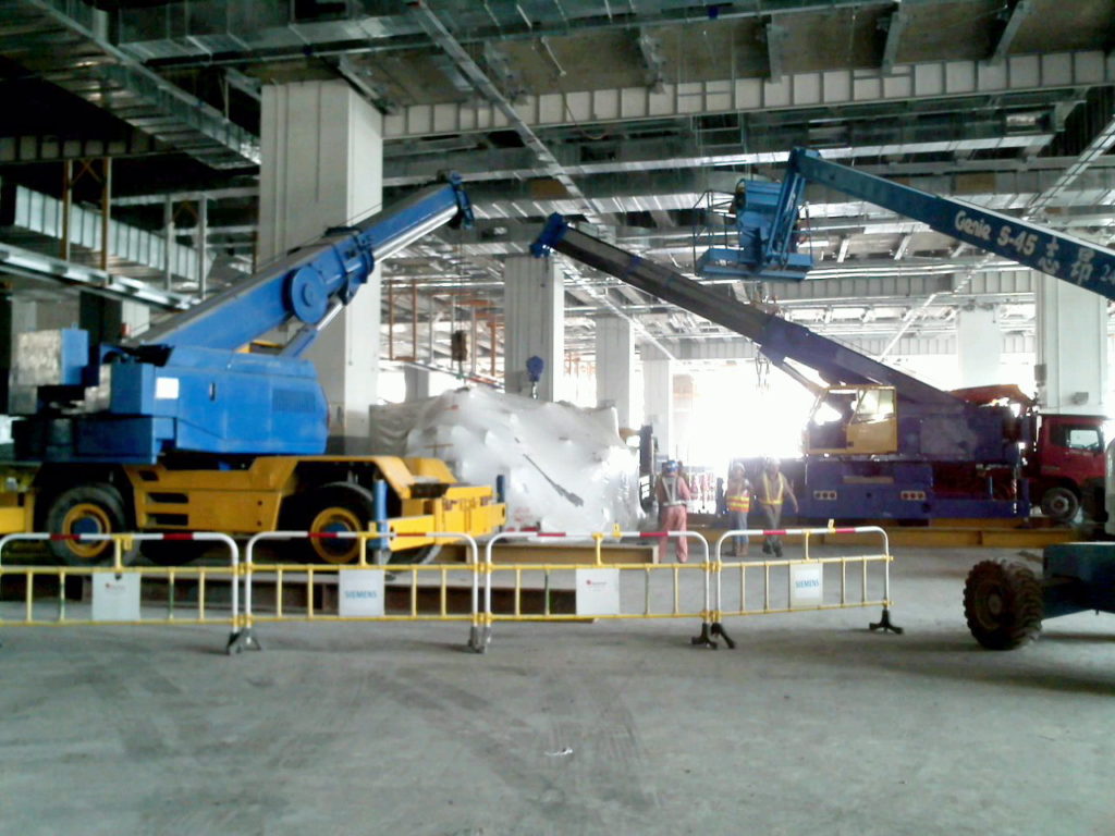 2-CT2 cranes tandem off load equipment at Cathay Cargo center