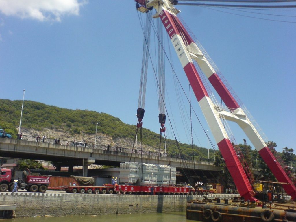 Discharging Fr Barge To 25 Axles 006